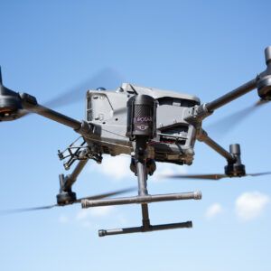 DJI Matrice 400 en vuelo equipado con sistema EUROSAFE C5