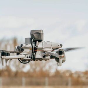DJI Matrice 4T en vuelo equipado con sistema EUROSAFE C5